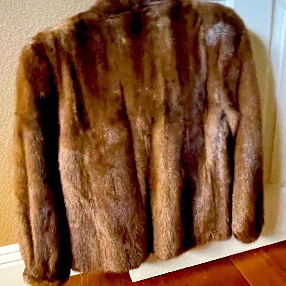 Gorgeous Authentic classic rich looking mink coat. Sz Sm Beautiful Gently used